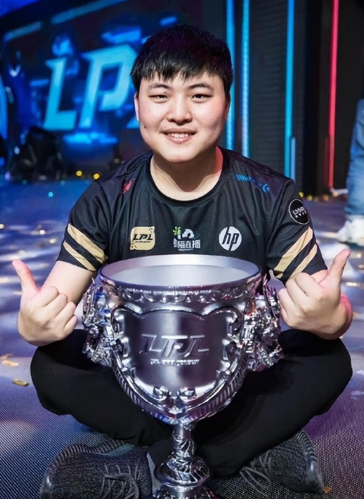 开云体育-Uzi回归赛场，高光表现首场状态亮眼，澳大利亚队观众沸腾！的简单介绍